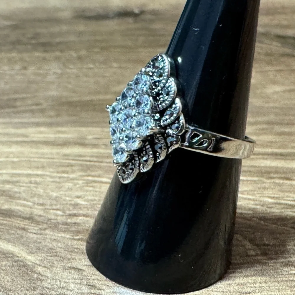 Elegant Silver Crystal Ring